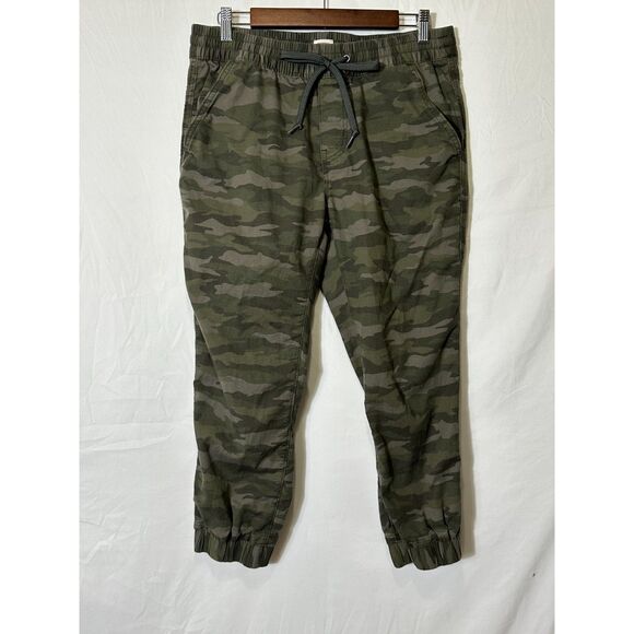 Levi's Women's Classic Jet Set Taper Camo Joggers, Size M - Picture 1 of 4